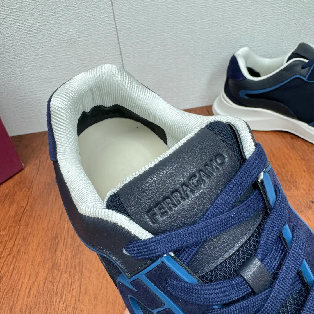 [Ferragamo] Top P: 720💰 Size: 39~44 (38 45 custom-made, non-returnable) Ferragam/Ferragamo Cancini buckle men's low-top casual shoes Spring and summer official website synchronized new thick-soled versatile sports shoes for men This urban-style casual shoe boldly combines a variety of fabrics, cleverly using high-tech mesh fabrics and smooth leather to create a unique high-end look, with side dropouts Cancini buckle, padded collar and tongue, and eye-catching lightweight rubber sole make the design even more sophisticated! The perfect blend of style and comfort. , the shoe body is outlined with exquisite lines, embellished with iconic elements, and equipped with comfortable sole technology to boost your pace. Whether you are walking on the street or exercising, you can show your extraordinary charm. .